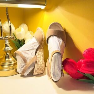 Lands End Wedge -Tan